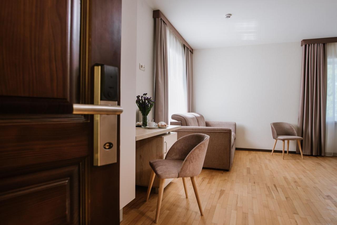 Оранта Hotel Truszkavec Kültér fotó