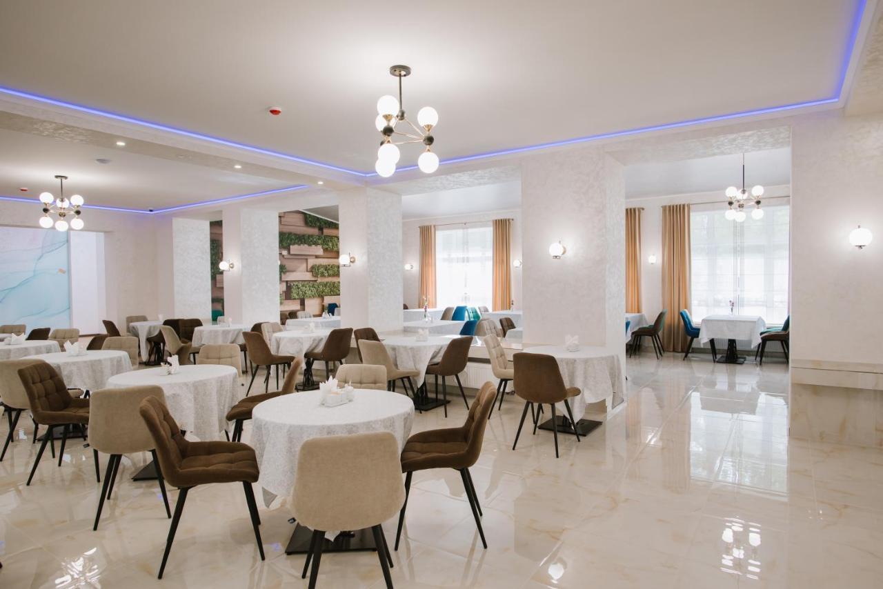 Оранта Hotel Truszkavec Kültér fotó